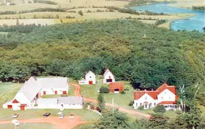Aerial view from the west, showing Strathgarney Homestead and West River in background, ca. 1960. (© Strathgartney Foundation/La fondation Strathgartney, circa 1960.)