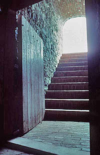 Interior view of the Black Hole Powder Magazine showing the vaulted bomb-proof construction of the passageway, 1994. © Parks Canada Agency / Agence Parcs Canada, J.P. Jérôme, 1994.