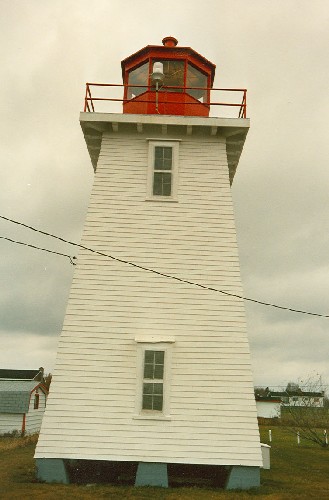 General view of the Tower, showing the wood framing and wood shingles without corner boards, 1990. (© Parks Canada Agency / Agence Parcs Canada, 1990.)