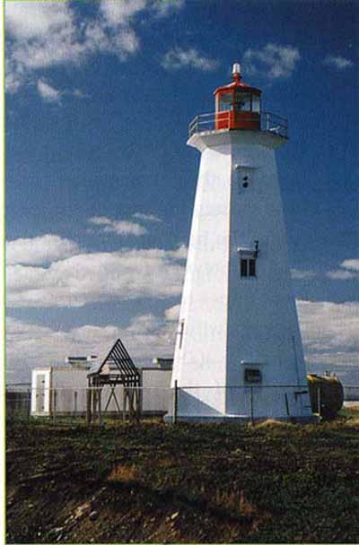 General view of the Flint Island Lighthouse showing the use of white colour for the shaft and contrasting red colour for the lantern. © E.H. Rip Erwin, Lighthouses and Lights of Nova Scotia, [Halifax: Nimbus Publishing Limited, 2003], pp.136, n.d.