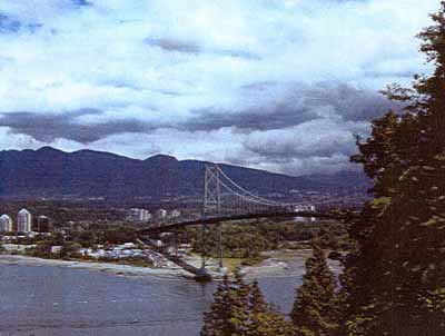 View of the Lions Gate Bridge, showing one of its twin, tapered open work towers that consist of sections of flat and angled steel, 2003. © Parks Canada Agency / Agence Parcs Canada, Judith Dufresne, 2003.