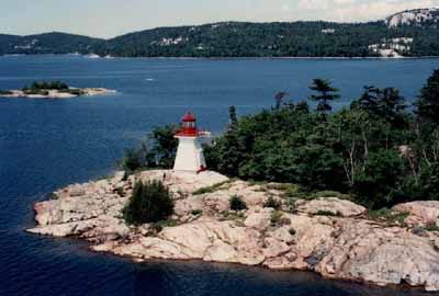General view of the Lighthouse, showing the 'pepper-pot' profile, 1998. © Canadian Coast Guard / Garde côtière canadienne, 1998.