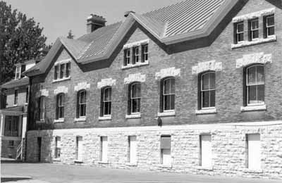 General view of one of the Old Gymnasium façades, 1988. © Department of National Defence / Ministère de la Défense nationale, KNC, 1988.