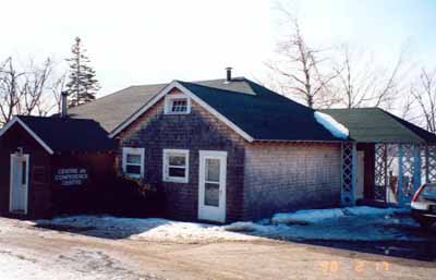 Exterior photograph Cottage 1 (© MPO-DFO (1998).)