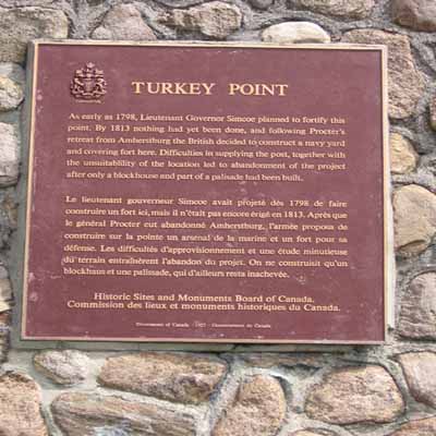 Vue de la plaque de la Commission des lieux et monuments historiques du Canada, 2005. © Parks Canada Agency/Agence parcs Canada, 2005.
