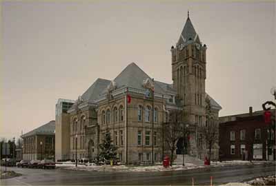 Corner view of the St. Thomas City Hall National Historic Site of Canada, showing the main façades, 1991. (© Parks Canada Agency / Agence Parcs Canada, 1991.)