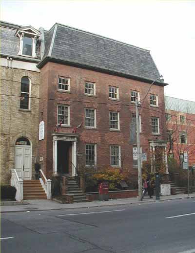 Front facade of the Fourth York Post Office showing its solid brick construction, 2005. © Parks Canada Agency / Agence Parcs Canada, 2005.