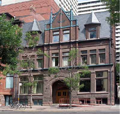 General view of the St. George's Hall (Arts and Letters Club), showing the front façade, 2005. © Agence Parcs Canada / Parks Canada Agency, D. Hamelin, 2005.