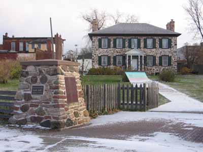 General view of the Ermatinger House, showing the façade with HSMBC plaque, 2006. © Parks Canada Agency/ Agence Parcs Canada, 2006.
