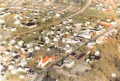 Vue aérienne de l'Arrondissement historique du Vieux-Wendake, 2005. © Parks Canada Agency / Agence Parcs Canada, 2005