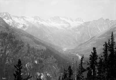 General view of Rogers Pass National Historic Site of Canada. © Topley Studio / Library and Archives Canada - Bibliothèque et Archives Canada / PA-009521