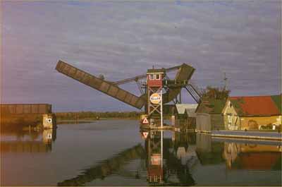 The Smiths Falls Bascule Bridge National Historic Site of Canada, 1988. (© Parks Canada Agency/Agence Parcs Canada, 1988.)