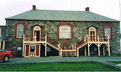 Front elevation of the Harbour Grace Court House, showing the main entrance, 2005. (© Parks Canada Agency/ Agence Parcs Canada, Bryan Horton, 2005.)