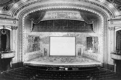 Vue de l'intérieur de l'auditorium du théâtre Capitole, 1903. © Fonds Chênevert, Laval University/ Fonds Chênevert, Université Laval, 1903.