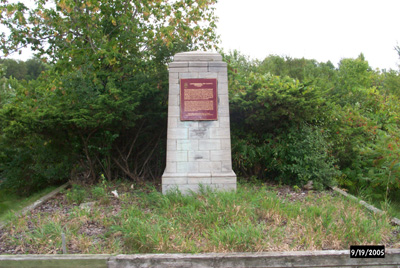 View of the HSMBC plaque by Highway 2 © Parks Canada / Parcs Canada, 2005