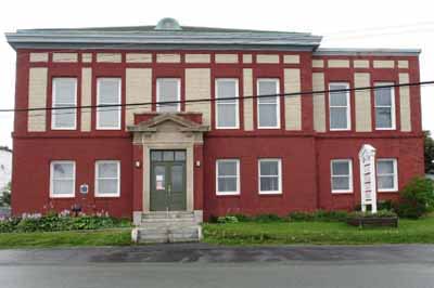 General view of the Cable Building, showing the symmetrical disposition of openings, 2006. © Parks Canada Agency / Agence Parcs Canada, N. Miquelon, 2006.