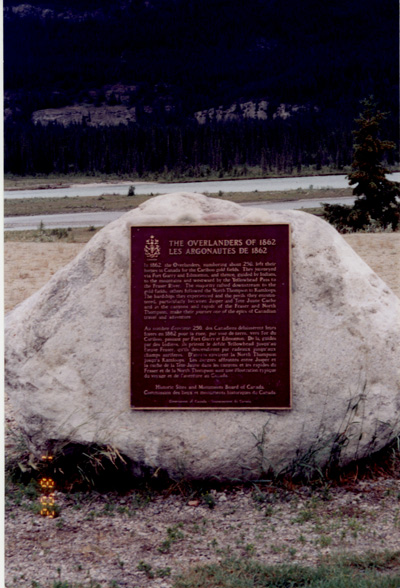 Vue de l'endroit de la plaque de la CLMHC (© Parks Canada Agency / Agence Parcs Canada, 2002 (Steve Dale))