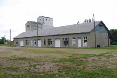 General view of Doukhobors at Veregin, showing the drive shed built between 1910 and 1912, 2004. © Parks Canada Agency / Agence Parcs Canada, Judith Dufresne, 2004.