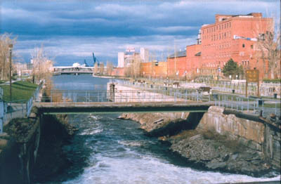 View of the manifacturing complex and associated Lachine Canal NHSC (© Parks Canada Agency / Agence Parcs Canada, 2011.)