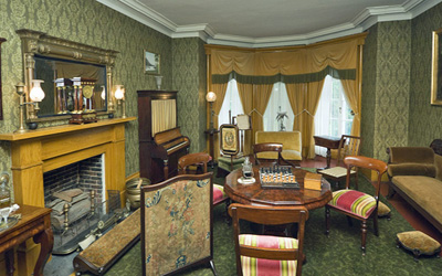 Interior view of Bellevue House showing the furniture and furnishings inside the house that are evidence of its occupancy by Sir John A. Macdonald, 2007. © Parks Canada Agency / Agence Parcs Canada, John McQuarrie, 2007.