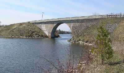 General view of the Canal Lake Concrete Arch Bridge National Historic Site of Canada, 2005. © Parks Canada/Parcs Canada 2005
