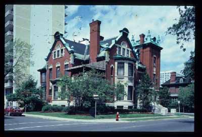 General view of the John R. Booth Residence, showing the prominent location on a corner lot, 1982. © Parks Canada Agency/ Agence Parcs Canada, 1982.