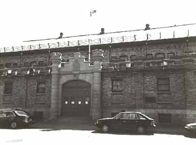 View of the Fusiliers Mont-Royal Armoury, showing its arched troop door, 1992. © Department of National Defence / Ministère de la Défense nationale, 1992.