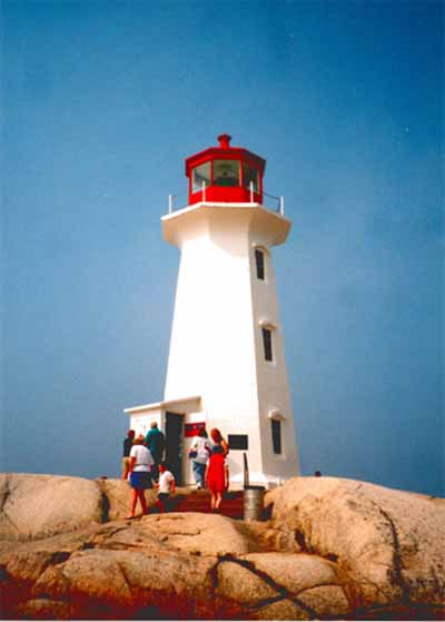 General view of Peggy's Cove lighthouse, showing the octagonal shape, elegantly curved cornice and stylized window caps which reflect a modern aesthetic, 2001. © Department of Fisheries & Oceans Canada | Département de pêches et océans Canada, 2001.