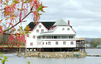 View of Boathouse from the east side © National Capital Commission (NCC) / CCN, 2009 (Eve Wertheimer)