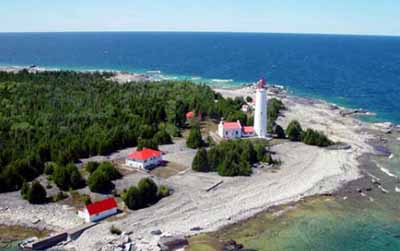 Vue aérienne de aa station de phare : annexe de l'est. © Department of Fisheries & Oceans Canada/Département de pêches et océans Canada