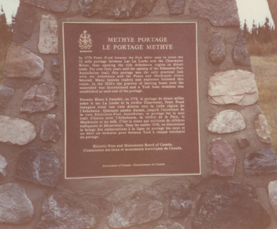 Vue en détail de la plaque pour cette événement © Parks Canada / Parcs Canada, 1989