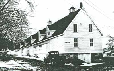 General view of Building 16, showing the small scale of the building, the low, shingled, gable roof, and the small windows and clapboard siding, 1948. © Department of Agriculture / Ministère de l'Agriculture, 1948.