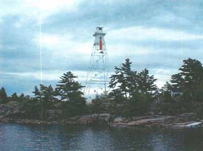 General view of the Rear Range Light Tower, showing its slender, tapered prefabricated skeletal steel frame. (© Canadian Coast Guard / Garde côtière canadienne.)