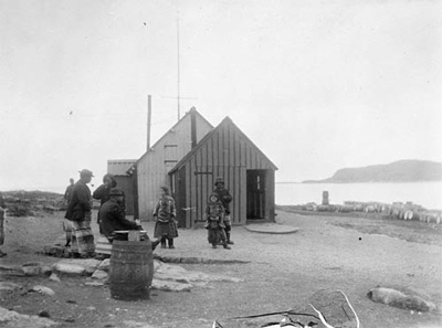 Historic image of a whaling station house at the Kekerten Island Whaling Station, 1897. © Library and Archives Canada \ Bibliothèque et Archives Canada, G. Drinkwater, C-084687, 1897.