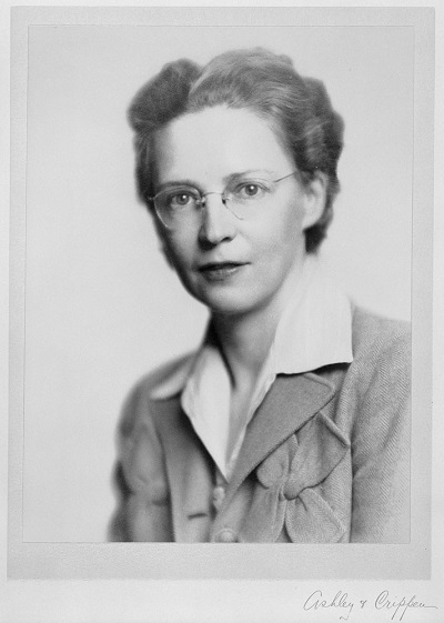 MacGill, Elizabeth Muriel Gregory "Elsie" © Ashley & Crippen / Library and Archives Canada // Bibliothèque et Archives Canada / PA-148464
