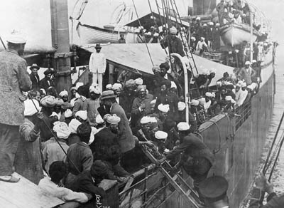 Sikhs on board the "Komagata Maru" in English Bay, Vancouver, British Columbia. 1914. © Library and Archives Canada | Bibliothèque et Archives Canada, PA-034014.