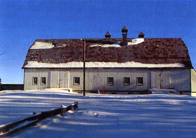 Vue de côté (ouest)de l'Étable bâtiment 14 à la station de recherche Indian Head © Agriculture Canada n.d.