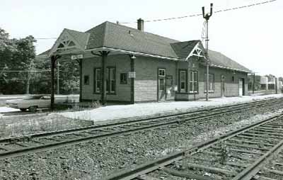 Corner view of the station showing the southwest façade (© Parks Canada Agency/Agence Parcs Canada, 1971.)
