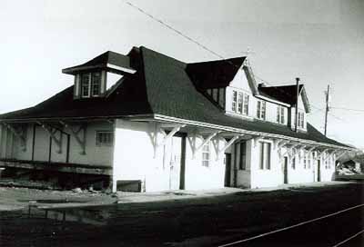 Corner view of Canadian National Railway Station, showing the track side elevation, 1991. (© Heritage Research, Ann Holtz, 1991.)