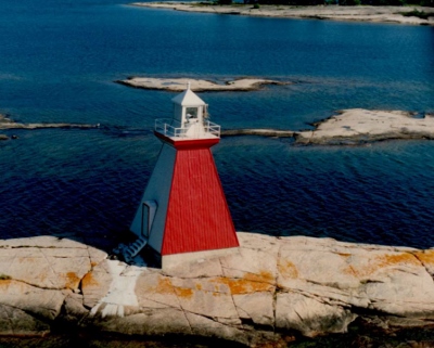General view of Lighttower; Jones Island Front Range (© Canadian Coast Guard | Garde côtière canadienne)