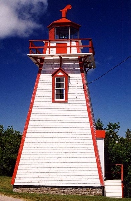 Vue générale de la tour de phare Manitowaning (© Canadian Coast Guard | Garde côtière canadienne)