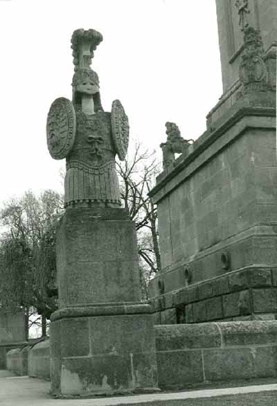 Detail view of Brock's Monument, showing a military trophy of classical armour, 1989. © Parks Canada | Parcs Canada, 1989.