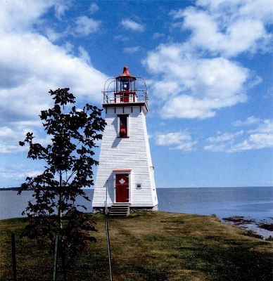 Vue générale du phare d'alignement antérieur d'Inch Arran Point (© Parks Canada Agency \ Agence Parcs Canada)
