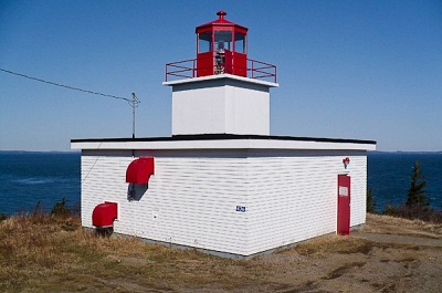 Vue générale du phare de Long Eddy Point (© Ficheries and Oceans Canada, Canadian Coast Guard \ Pêches et Océans Canada, Garde côtière canadienne)