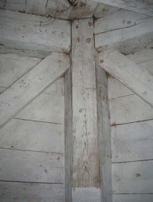Detail of Panmure Head Ligthouse interior showing its heavy timber-frame construction in 2007 © Public Works and Government Services Canada | Travaux publics et Services gouvernementaux Canada