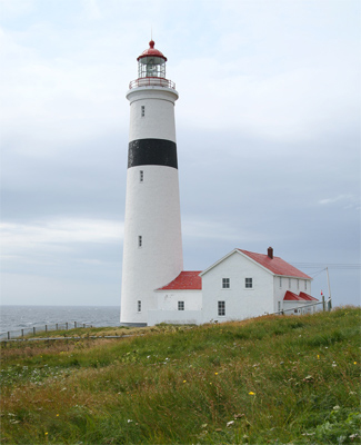 Vue générale du phare de Point Amour (© Kraig Anderson - lighthousefriends.com)