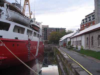 General view of the Kingston Dry Dock, showing the long, rectangular dock with 9.1 metres high stepped sides, 2008. © Agence Parcs Canada / Parks Canada Agency, David Henderson, 2008.