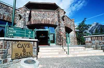 Detail view of the main entrance to the Cave and Basin Bathing Pavilion  showing the use of natural materials consistent with the principles of rustic architecture, 1988. © Parks Canada Agency / Agence Parcs Canada, W. Lynch, 1988.