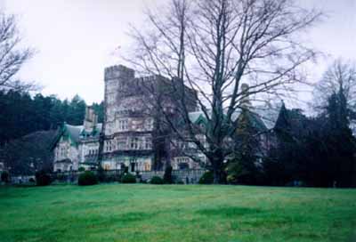 Vue générale du château Hatley, 1995. © Parks Canada Agency/Agence Parcs Canada, L. Maitland, 1995.