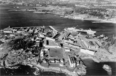 Aerial view of Esquimalt Naval Sites, showing the view facing north, 2001. © Parks Canada Agency / Agence Parcs Canada, 2001.